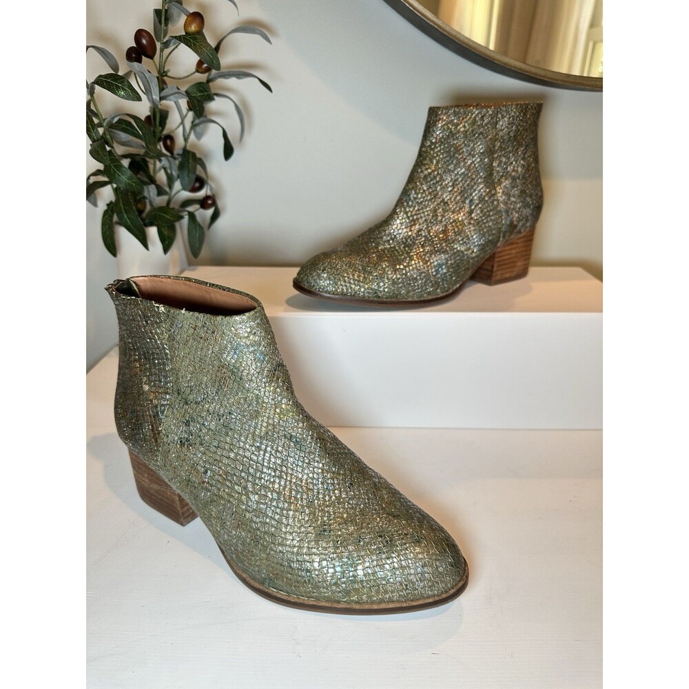 Seychelles Metallic Green Woven Leather Ankle Boots Back Zip Stacked Heel Size 7